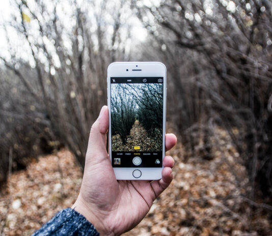 How to Travel Fashionably on a Long Flight